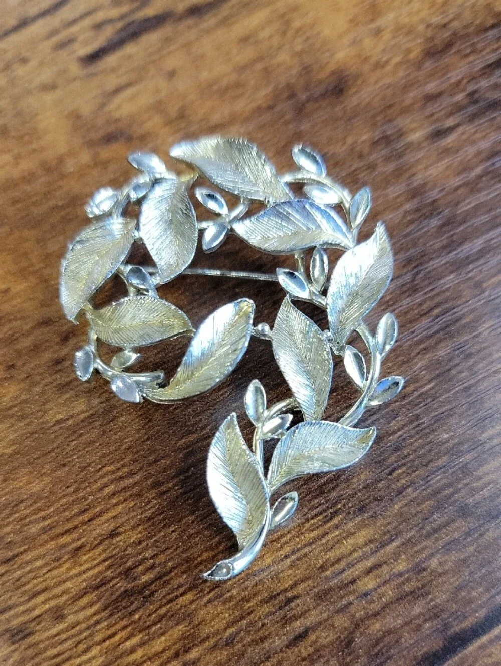 Vintage Lisner Leaf Brooch